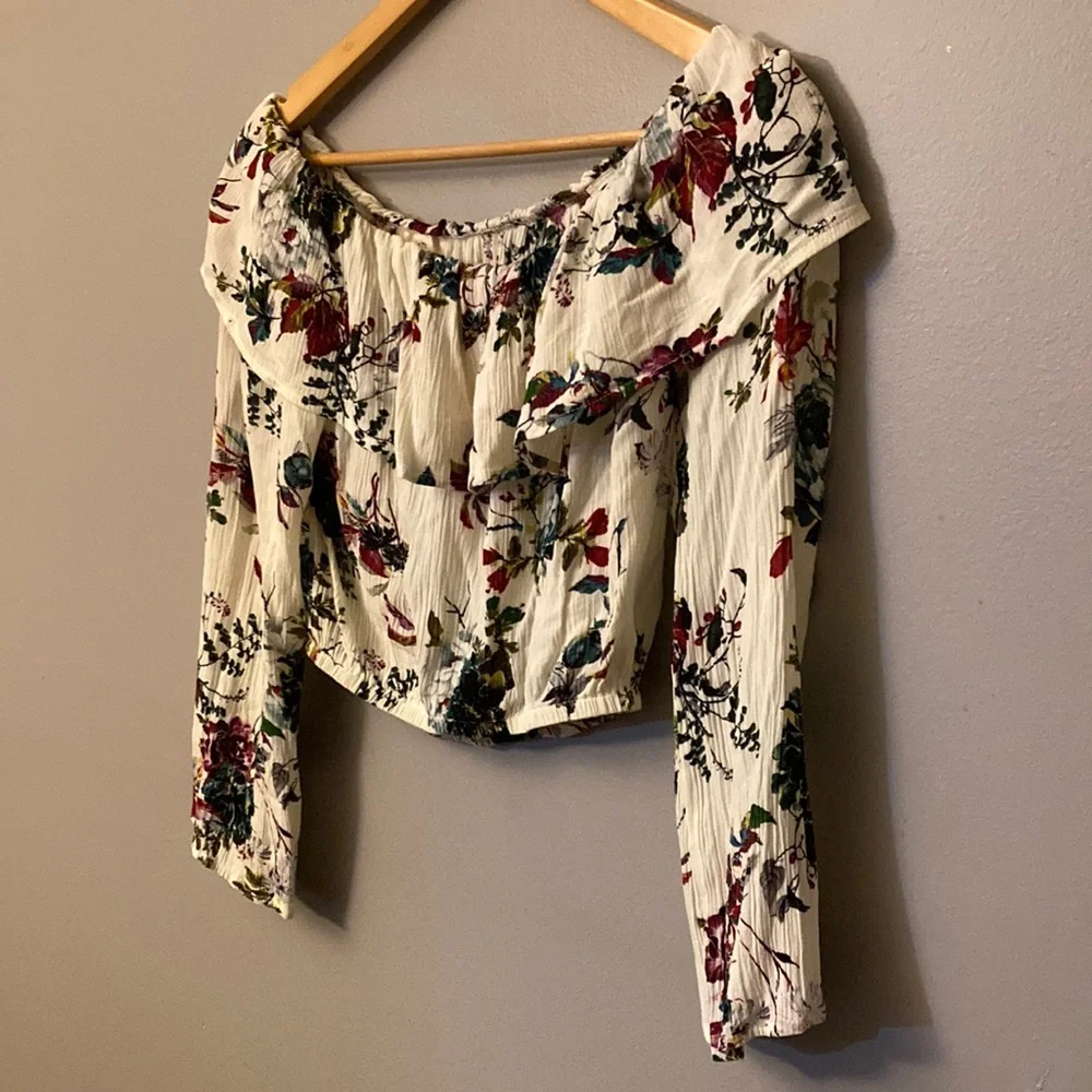 Long Sleeve Crop Top - Picture 3 of 5